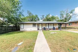 1215 N Hamilton St, Gonzales, TX 78629 - Photo 1