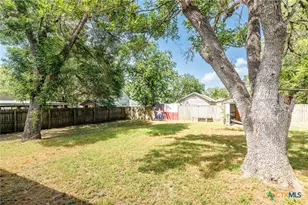 1215 N Hamilton St, Gonzales, TX 78629 - Photo 7