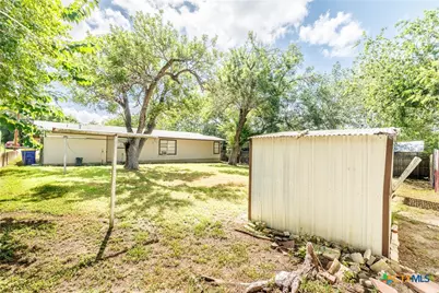 1215 N Hamilton Street, Gonzales, TX 78629 - Photo 11