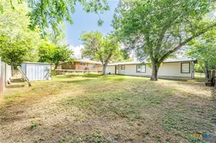 1215 N Hamilton St, Gonzales, TX 78629 - Photo 9