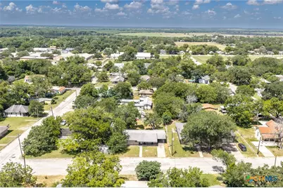 1215 N Hamilton Street, Gonzales, TX 78629 - Photo 17