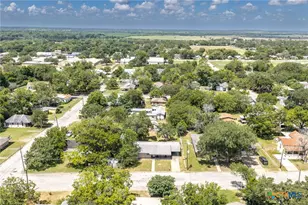 1215 N Hamilton St, Gonzales, TX 78629 - Photo 17