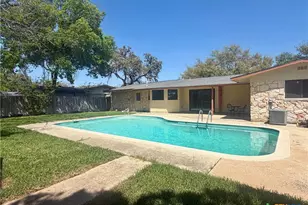 141 Oaklane Dr, Universal City, TX 78148 - Photo 3