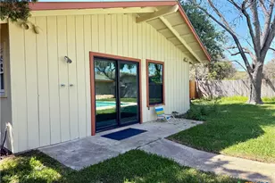 141 Oaklane Dr, Universal City, TX 78148 - Photo 3