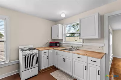111 N 11th Street, Temple, TX 76501 - Photo 9
