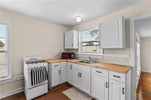111 N 11th St, Temple, TX 76501 - Photo 9