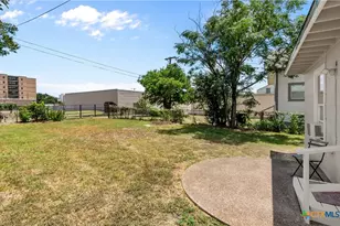 111 N 11th St, Temple, TX 76501 - Photo 23
