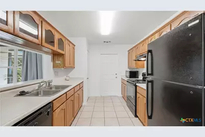1615 Sunshine Peak, New Braunfels, TX 78130 - Photo 5