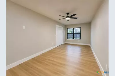 800 N Fannin Avenue, Cameron, TX 76520 - Photo 11