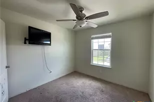 409 Wincliff Ln, Jarrell, TX 76537 - Photo 13