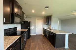 409 Wincliff Ln, Jarrell, TX 76537 - Photo 9