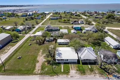 305 W Dallas Avenue, Seadrift, TX 77983 - Photo 23