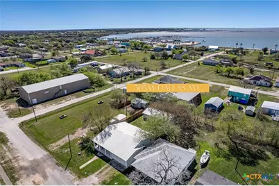 305 W Dallas Avenue, Seadrift, TX 77983 - Photo 3