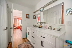 305 W Dallas Ave, Seadrift, TX 77983 - Photo 9