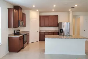518 Deer Crest Dr, New Braunfels, TX 78130 - Photo 5