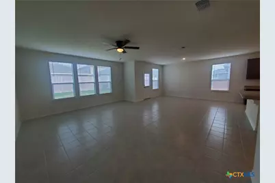 518 Deer Crest Drive, New Braunfels, TX 78130 - Photo 11