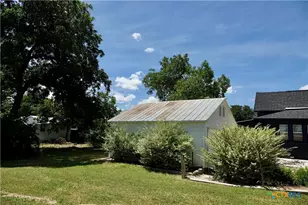 801 Reynolds, Goldthwaite, TX 76844 - Photo 7
