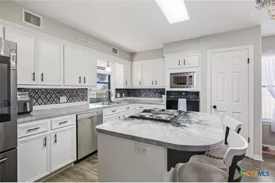 504 Colony Creek Drive, Victoria, TX 77904 - Photo 7