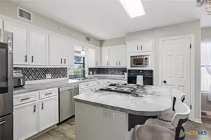 504 Colony Creek Dr, Victoria, TX 77904 - Photo 7