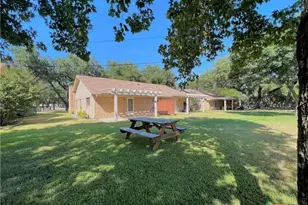 727 Royal St, Salado, TX 76571 - Photo 3