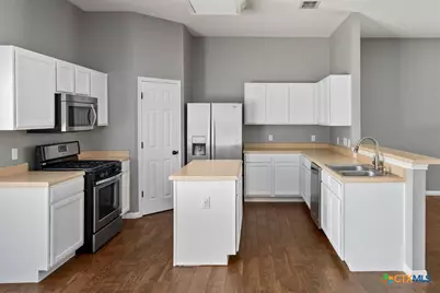 403 Thunderstorm Avenue, Lockhart, TX 78644 - Photo 9