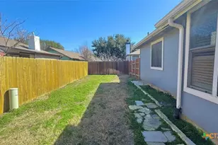 104 Evergreen Cir, Georgetown, TX 78626 - Photo 17
