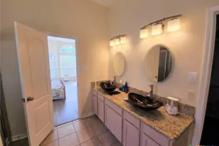 2253 N Ranch Estates Blvd, New Braunfels, TX 78130 - Photo 17
