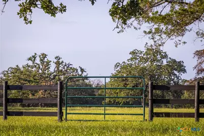 10488 Hwy 304, Harwood, TX 78629 - Photo 11