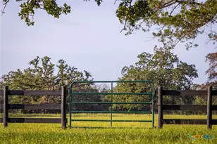 10488 Hwy 304, Harwood, TX 78629 - Photo 11