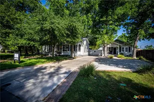 168 E Zink St, New Braunfels, TX 78130 - Photo 1