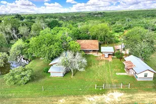 1591 County Rd 476, Stockdale, TX 78160 - Photo 11