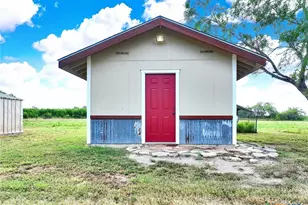 1591 County Rd 476, Stockdale, TX 78160 - Photo 43