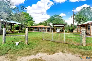 1591 County Rd 476, Stockdale, TX 78160 - Photo 13