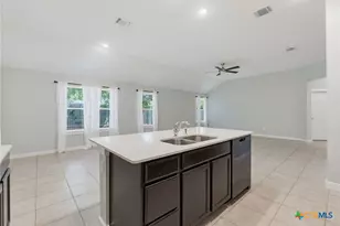 201 Benedict Ave, Florence, TX 76527 - Photo 7