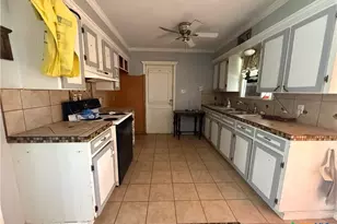 518 Lazy Ln, Port Lavaca, TX 77979 - Photo 3