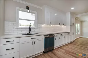 2605 N Ben Jordan St, Victoria, TX 77901 - Photo 11