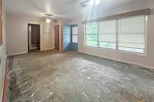 214 Crockett St, Port Lavaca, TX 77979 - Photo 5