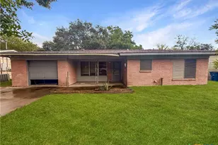 214 Crockett St, Port Lavaca, TX 77979 - Photo 1