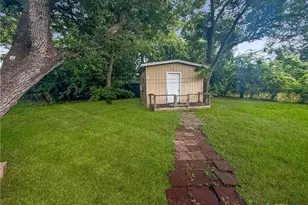 214 Crockett St, Port Lavaca, TX 77979 - Photo 11