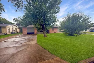 214 Crockett St, Port Lavaca, TX 77979 - Photo 3