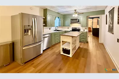 404 W Brackenridge Street, Edna, TX 77957 - Photo 9