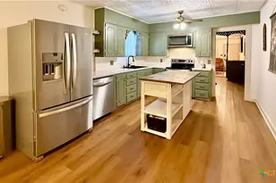 404 W Brackenridge St, Edna, TX 77957 - Photo 9