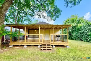 404 W Brackenridge St, Edna, TX 77957 - Photo 33