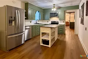 404 W Brackenridge St, Edna, TX 77957 - Photo 11