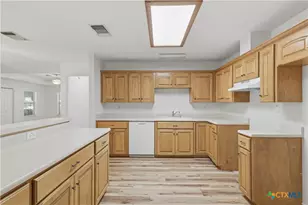 671 Sagewood Pkwy, Seguin, TX 78155 - Photo 15