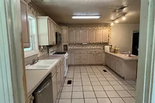 104 W Storey St, San Saba, TX 76877 - Photo 11