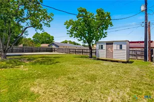 405 Hampshire St, Victoria, TX 77904 - Photo 27