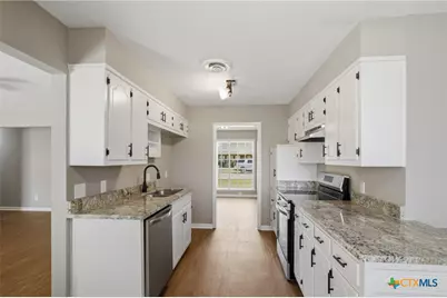 405 Hampshire Street, Victoria, TX 77904 - Photo 9