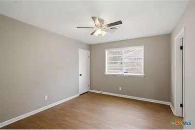 405 Hampshire Street, Victoria, TX 77904 - Photo 21