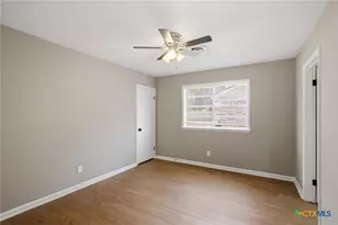 405 Hampshire St, Victoria, TX 77904 - Photo 21